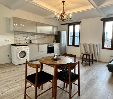 South Antwerp Apartment | Stay in Artist’s Gallery