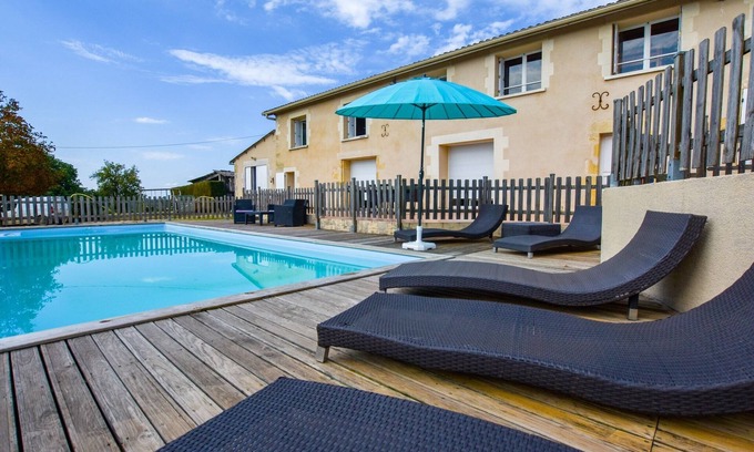 Gornac House | Stay in Gornac with Swimming Pool