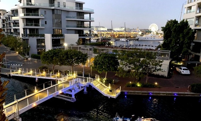 Victoria and Alfred Waterfront Apartment | Stay in Style: Waterfront Marina, Gulmarn