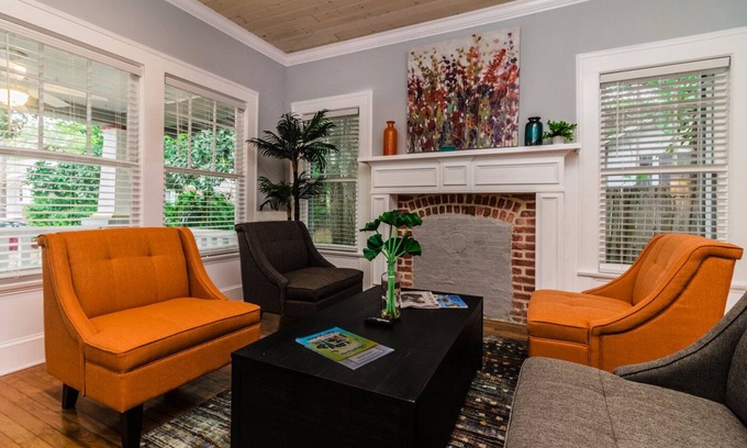 East Lake Morton House | Stay in the Charming Historic District ~ Walk to FSC, Downtown & Lake Morton