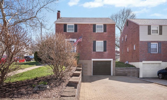 Oakmont House | Stay in the Heart of Oakmont – Walk to the 2025 U.S. Open!