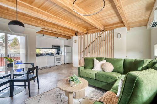 Alberta Arts District House | Stay Portland - Alberta Arts District Hideaway - Stylish Townhome