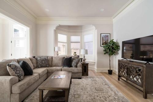 Alphabet Historic District House | Stay Portland - Luxurious Alphabet District Home - 99 Walk Score