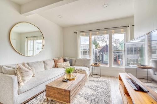 Hosford-Abernethy House | Stay Portland - Perfect Ladd's Addition Loft - Breweries & Bars