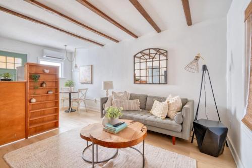 Irvington Apartment | Stay Portland - The Garden Cottage on Broadway- 94 WalkScore