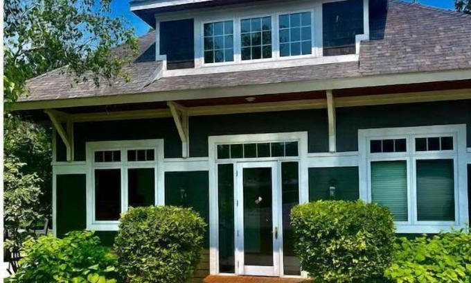 Bay Harbor Apartment | Stay Small, Be Adventurous!