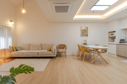 Aewol House | Stay Yeolin