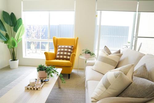 Baldivis House | StayAU 5BRM Coastal Retreat for Families Baldivis