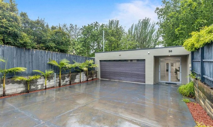 Canterbury Villa | StayAU Canterbury Spacious Villa Staycation East of Melbourne