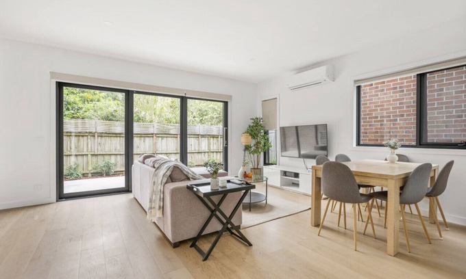 Bayswater North House | StayAU Modern 4BR TH Bayswater