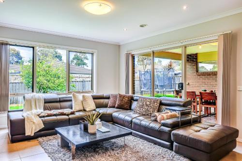 Point Cook House | StayAU Spacious Stay Point Cook