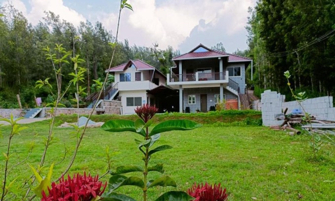 Chikkamagaluru House | STAYMAKER Hima Giri Stay Inn