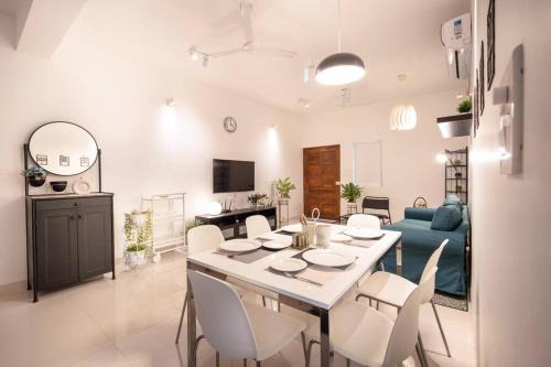 Parra Villa | Staymaster Emerald Escape I 3BR
