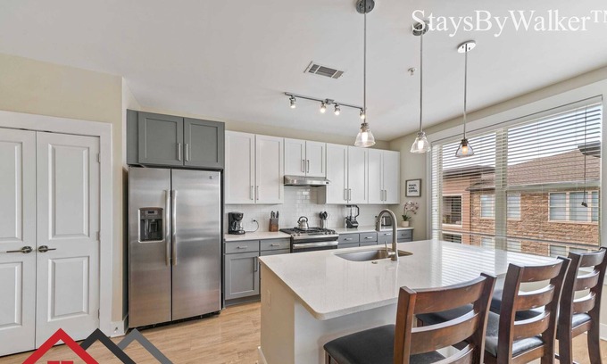 Charlotte Condo | StaysByWalker 3BR Waverly - 1G Wi-Fi/Desks/Gym