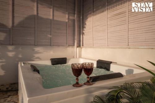 Udaipur District Villa | StayVista at Arka Crest with Jacuzzi, Bonfire, Wi-Fi