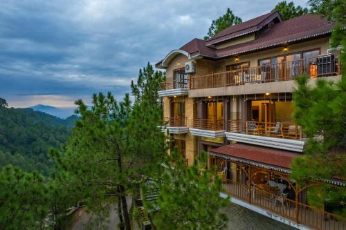 Kasauli Villa | StayVista at Out Of The Woods with Sprawling view at Kasauli