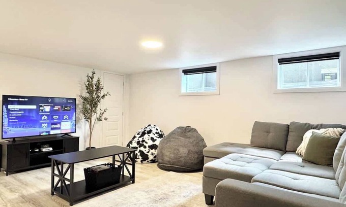 Cite-Universitaire Apartment | Ste-Foy urban area | 4 bedrooms Spa EV charger