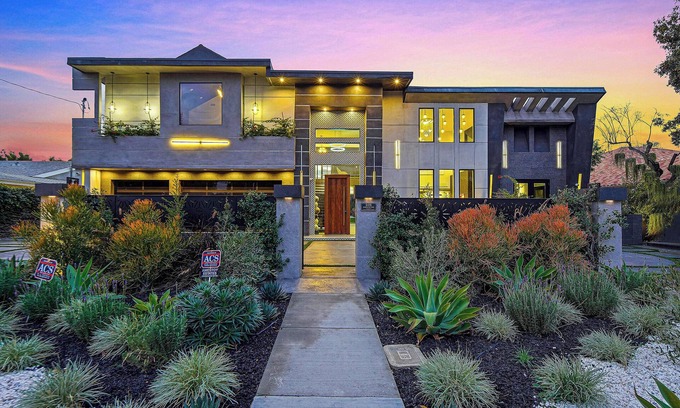Encino House | Stella Maris Estate: Luxury Modern Getaway w/Pool, Jacuzzi, Basketball/Tennis Ct