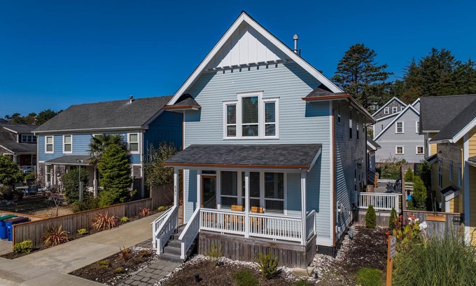 Nelscott House | Stella Maris @ Olivia Beach! Sauna, Hot Tub, sleeps 13, includes ADU