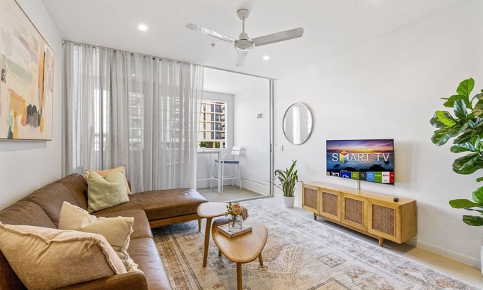 South Brisbane Apartment | Stellar Location With Parking, Pool & Gym Access