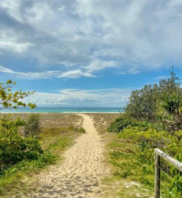 Bilinga Apartment | Step out to the Beach