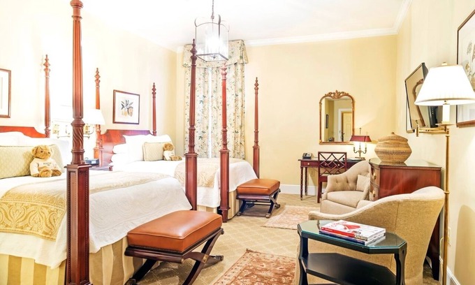 Charleston Historic District Hotel | Steps from Charleston City Market: Historic Charm in Every Corner