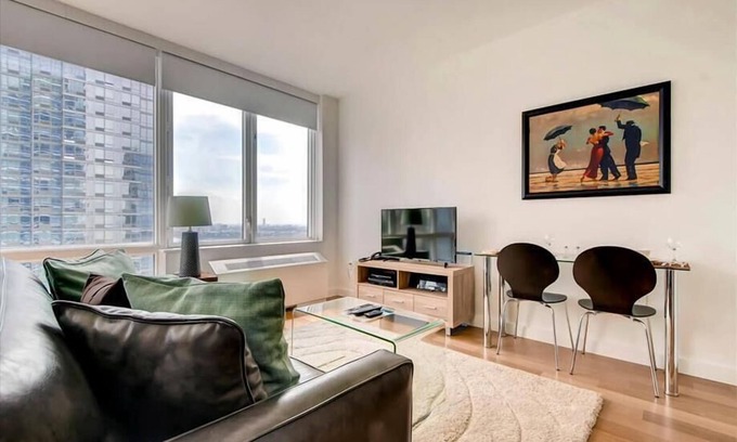 Hell's Kitchen Apartment | Steps from Hudson River Studio BR Downtown/River | Desk + Wi-Fi