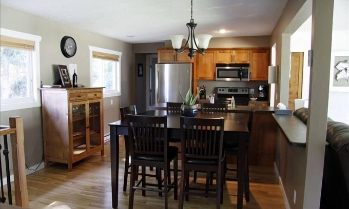 Blind Bay House | Steps from Shuswap Lake 'Blind Bay Vacation Rental'