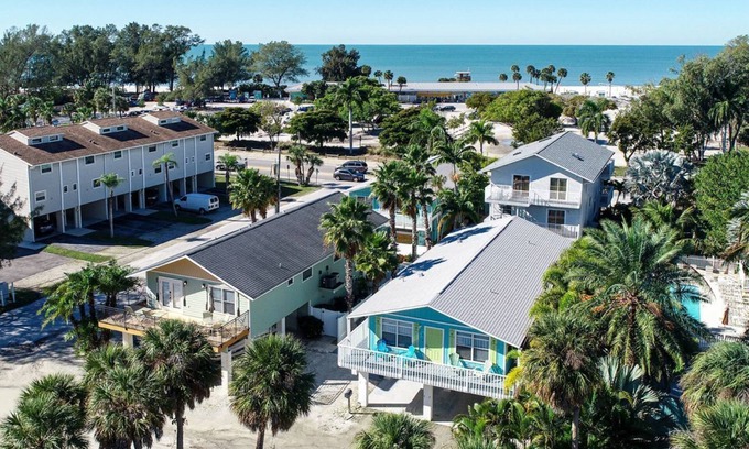 Holmes Beach Villa | Steps from the Beach 2BR