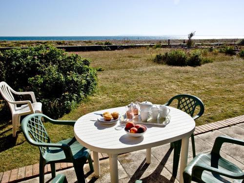 South Hayling Apartment | Steps From The Shore