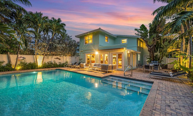 Birch Park Finger Streets House | Steps from the Beach | Heated Pool | Prime location | Game room | Salt Key | RESlDENCES