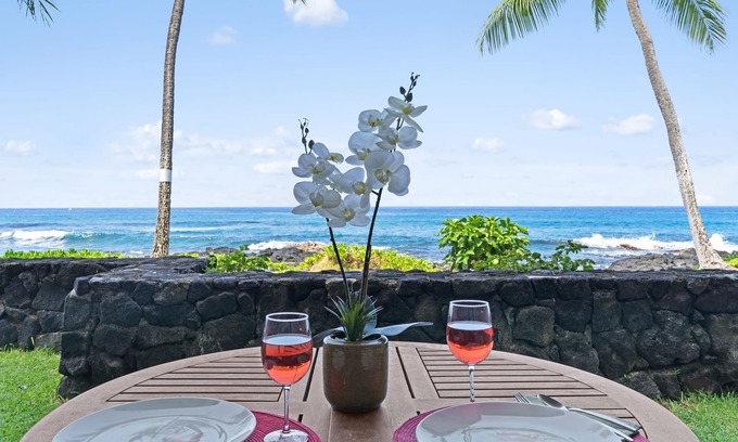 Kailua-Kona Condo | Steps from waves - Ground Floor - Direct Ocean Front condo -full AC & King bed