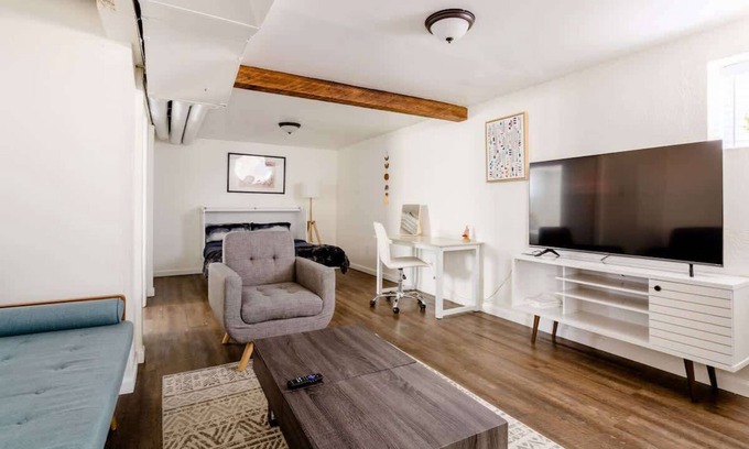 Hosford-Abernethy House | Steps to Bars, Food & Breweries 1BR Sleeps 4