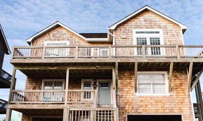 Nags Head House | ☀️Steps to Beach, Private Pool & Hot Tub. August & September dates available!☀️