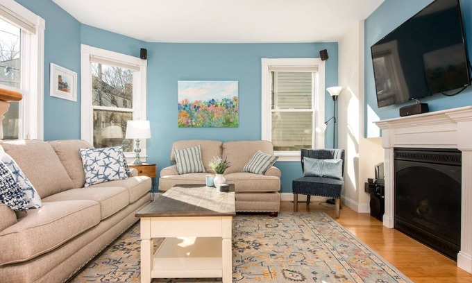 Newburyport House | Steps to Downtown | Rooftop Deck | Flexible Stay