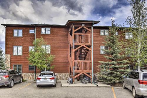 Grand Lake Apartment | Steps to Grand Lake Condo with Deck and Mtn Views