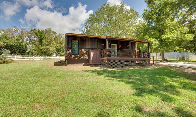 Lake Lafayette Cabin | Steps to Lake: Peaceful Cabin Escape in Odessa