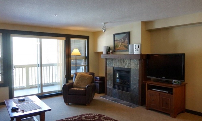 East Kootenay Condo | Steps to Lifts in Upper Village
