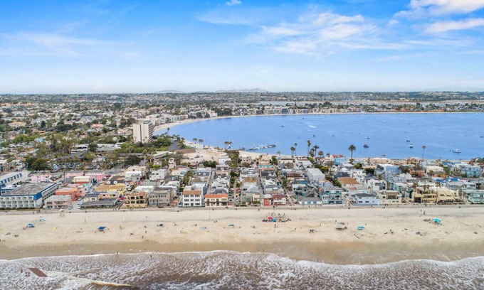 San Diego House | Steps to Ocean & Bay: Yard, Games, BBQ & More