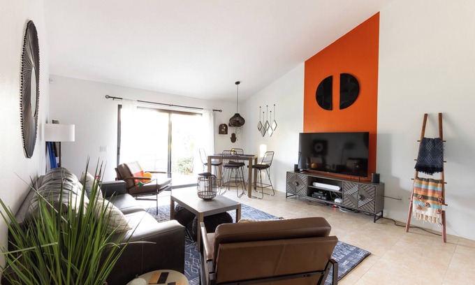 Palm Desert Condo | Steps to pool with Mountain Views!