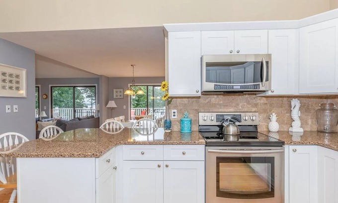 Hampton Bays House | Steps to Private Beach