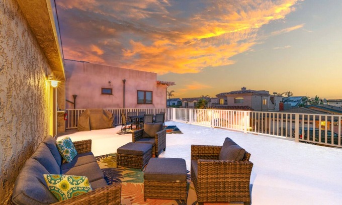 Oxnard Shores House | Steps To Sand Ocean Views, RoofDeck, Great Reviews