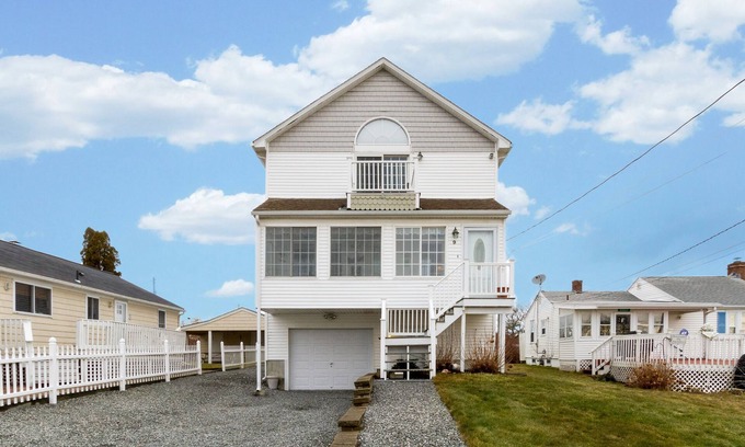 Eastward Look House | Steps to Scarborough Beach with Ocean Views