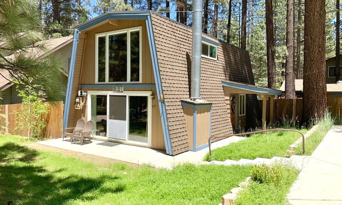 Summit Estates House | Steps to Snow Summit.Fireplace. Fenced yard.BBQ