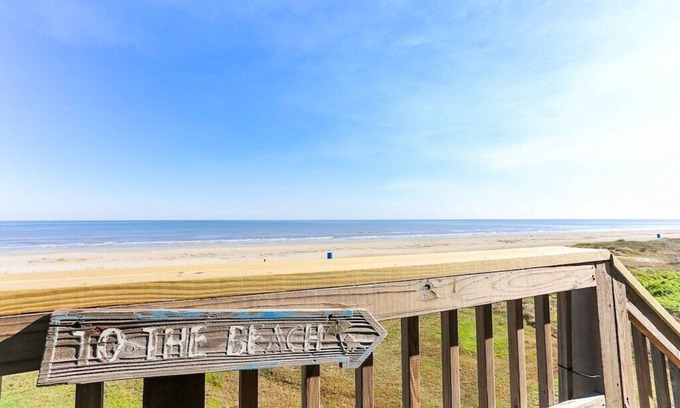 Terramar Beach House | Steps to the Beach-Endless Views, pet friendly