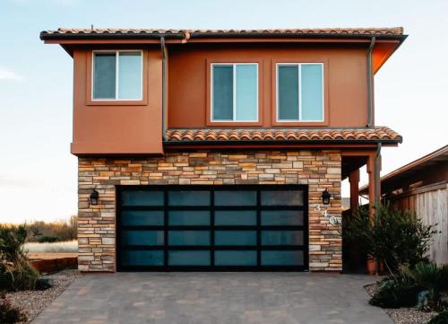 Oceano House | Steps to the Beach Rooftop Deck Firepit & BBQ