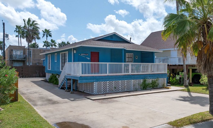 South Padre Island House | Steps to The Beach! Perfect Getaway, Private Pool!
