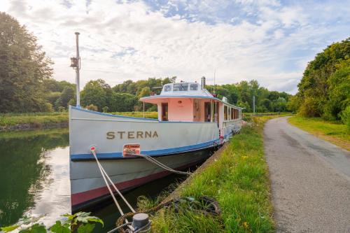 Mechelen Boat Rental | Sterna boat & suites