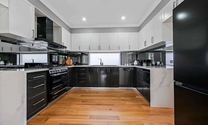 Bathurst House | Stewart Retreat - Central, Contemporary Heritage Fusion