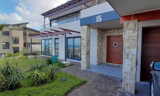 Still Bay Apartment | Stilbaai apartment with parking and beautiful view.